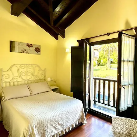 Mayorazgo De Altamira Marias סנטילנה דל מר