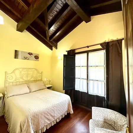 Mayorazgo De Altamira Marias סנטילנה דל מר