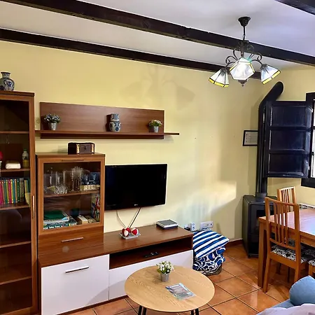 Mayorazgo De Altamira Marias סנטילנה דל מר